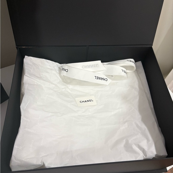 Empty CHANEL Black Gift Bag and Box Set - Picture 6 of 6